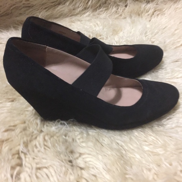 Tahari suede wedge pumps - Picture 2 of 4